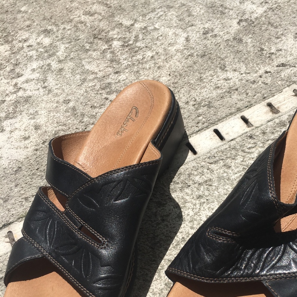 black clark’s sandals
